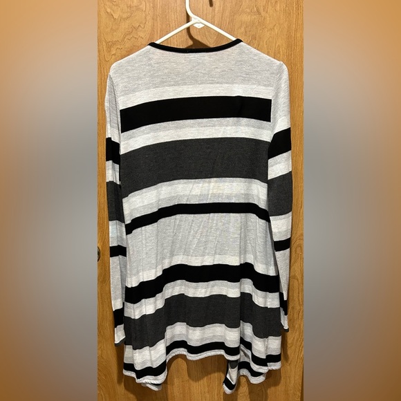 Sunday Large Cover Up - Picture 2 of 2